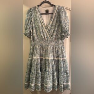 Taylor women’s floral blue dress in a size 12. Like brand new!!!